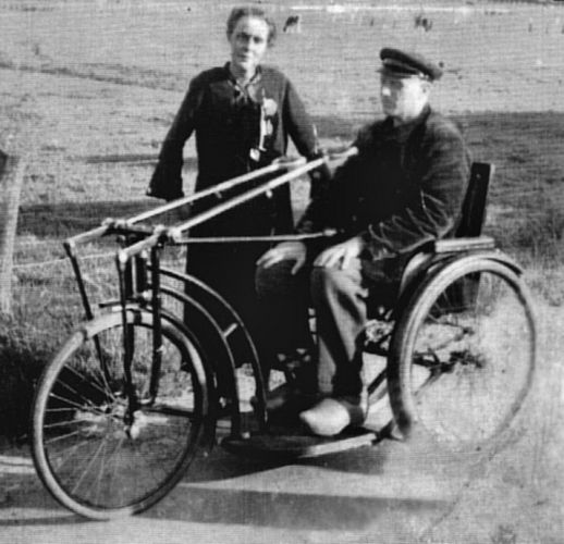 Douwe Baukes de Jong(1875-1946) en Geeske Feenstra(1877-1964) Foto omstreeks 1943